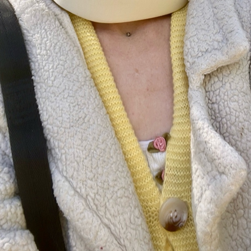 Yellow sweater - Picture 5 of 5